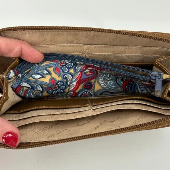 Tignanello Pebbled Leather Wallet Zip Around Coin Purse Credit Card Slots Brown - Picture 3 of 10